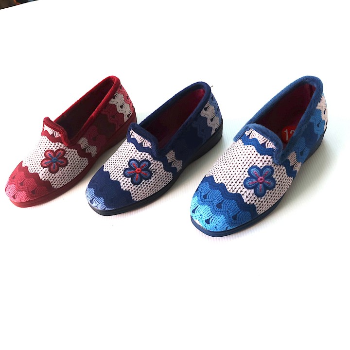 Zapatillas de Hello Kitty a Tuti, Pretty adelante