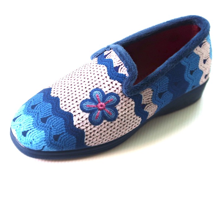 Zapatillas de Hello Kitty a Tuti, Pretty adelante